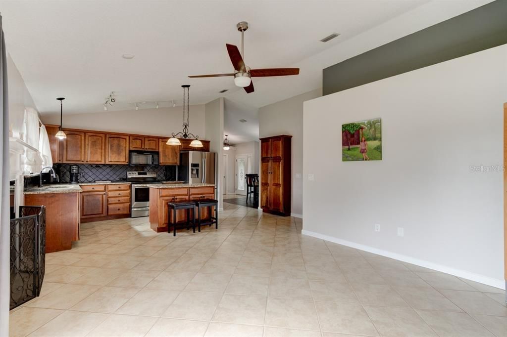 For Sale: $375,000 (3 beds, 2 baths, 1920 Square Feet)