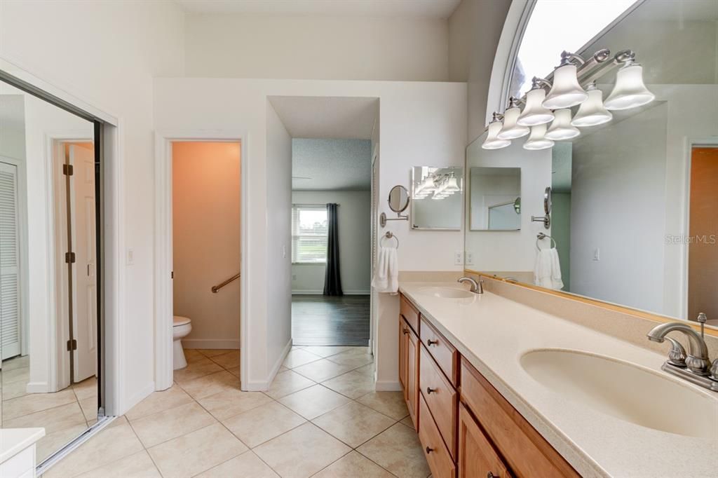 For Sale: $375,000 (3 beds, 2 baths, 1920 Square Feet)