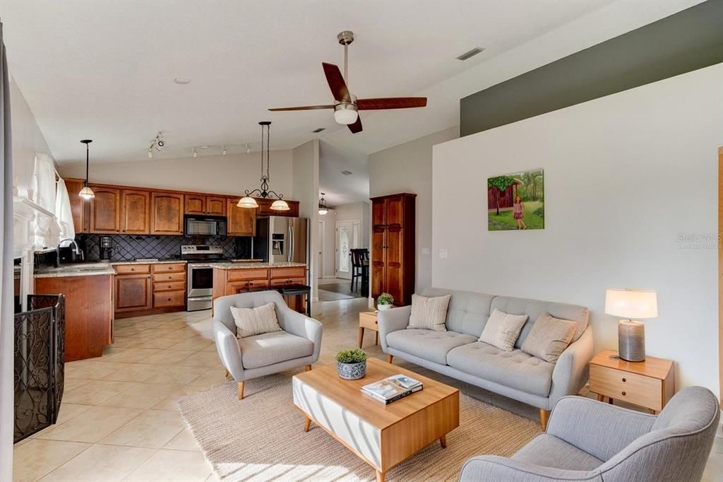 For Sale: $375,000 (3 beds, 2 baths, 1920 Square Feet)