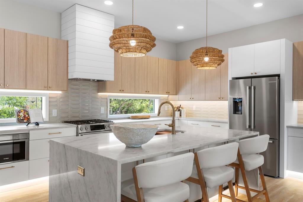 En Venta: $1,349,500 (4 camas, 3 baños, 3025 Pies cuadrados)