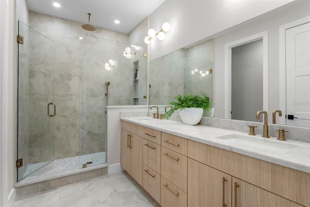 En Venta: $1,349,500 (4 camas, 3 baños, 3025 Pies cuadrados)