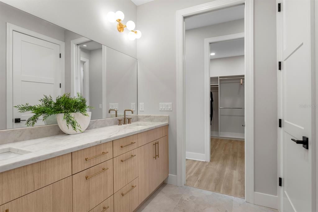 En Venta: $1,349,500 (4 camas, 3 baños, 3025 Pies cuadrados)