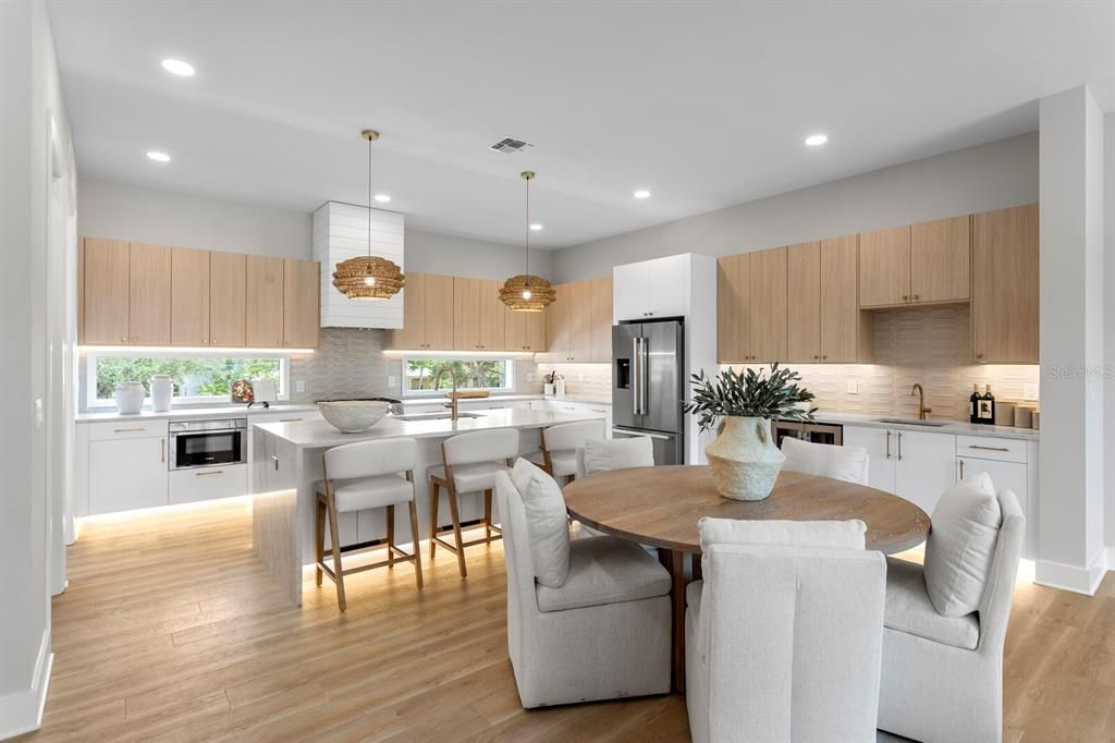 En Venta: $1,349,500 (4 camas, 3 baños, 3025 Pies cuadrados)