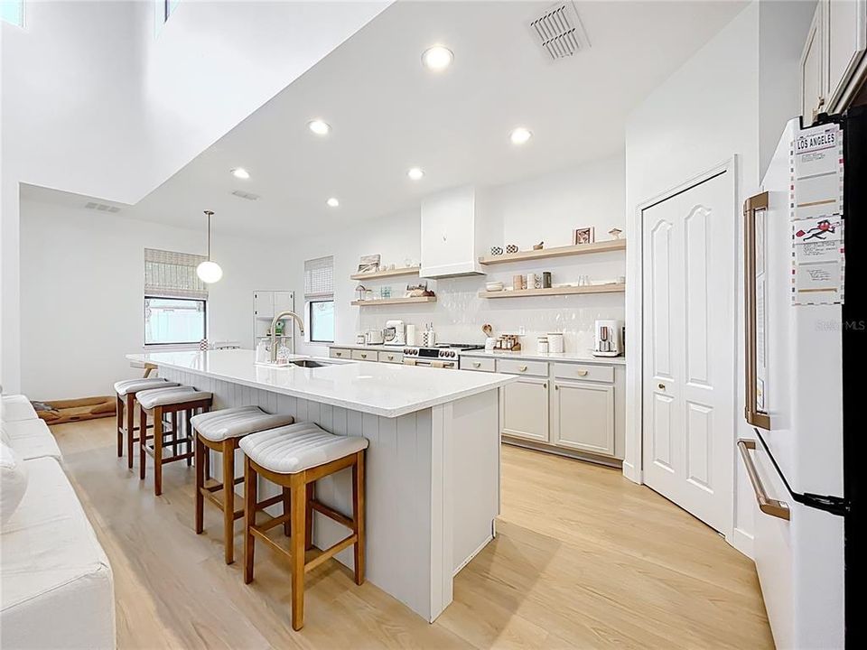 En Venta: $589,000 (5 camas, 3 baños, 3203 Pies cuadrados)