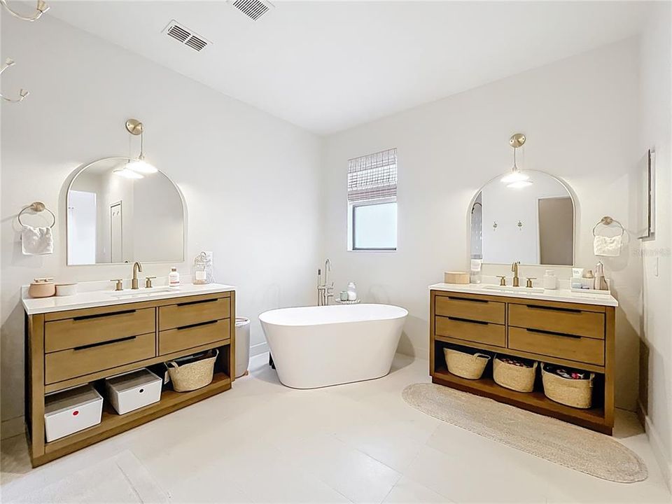 En Venta: $589,000 (5 camas, 3 baños, 3203 Pies cuadrados)