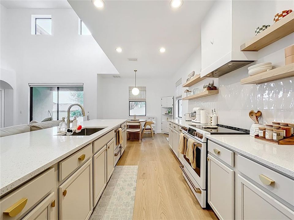 En Venta: $589,000 (5 camas, 3 baños, 3203 Pies cuadrados)