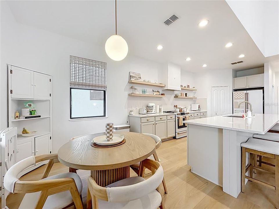 En Venta: $589,000 (5 camas, 3 baños, 3203 Pies cuadrados)