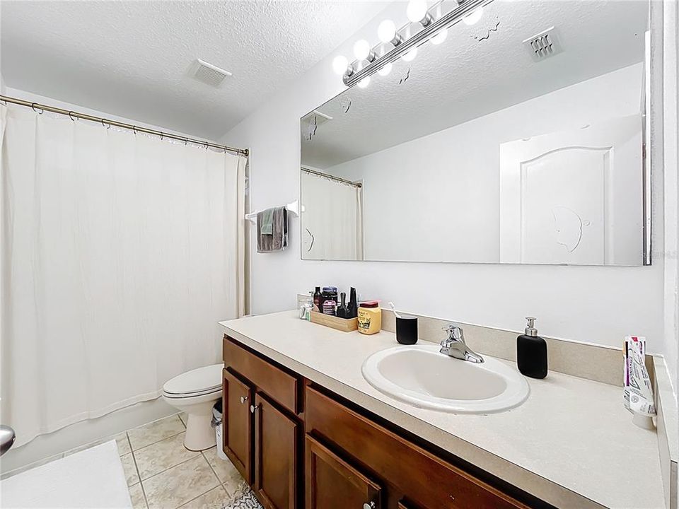 En Venta: $589,000 (5 camas, 3 baños, 3203 Pies cuadrados)