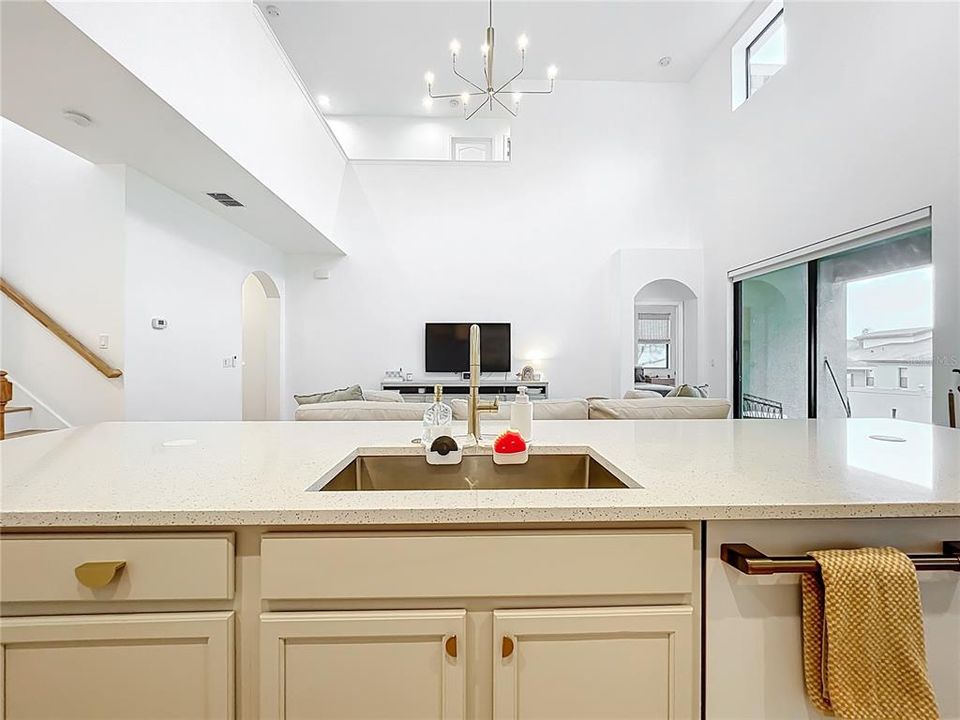 En Venta: $589,000 (5 camas, 3 baños, 3203 Pies cuadrados)