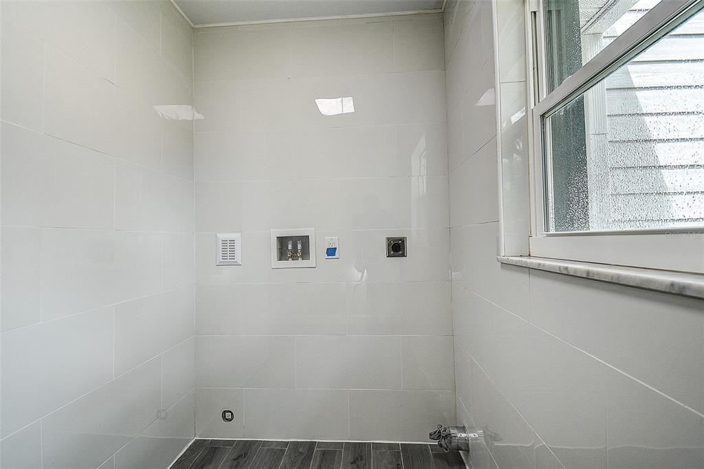 En Venta: $852,000 (4 camas, 3 baños, 2390 Pies cuadrados)