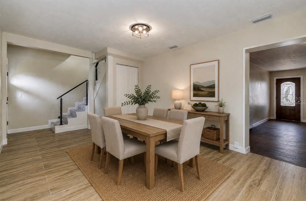 En Venta: $852,000 (4 camas, 3 baños, 2390 Pies cuadrados)