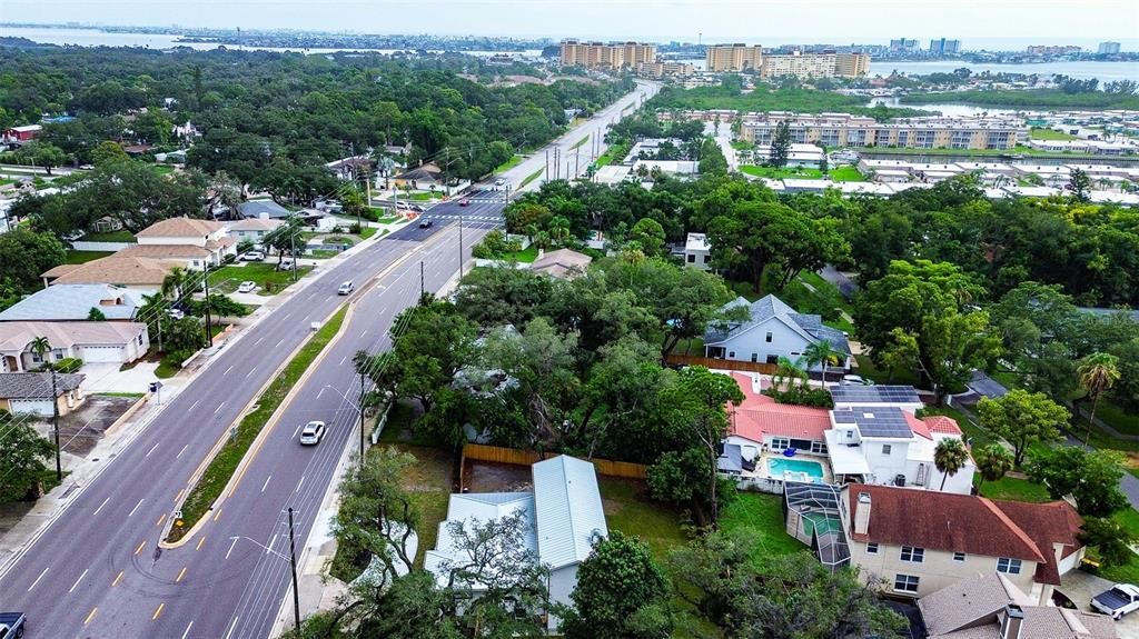 En Venta: $852,000 (4 camas, 3 baños, 2390 Pies cuadrados)