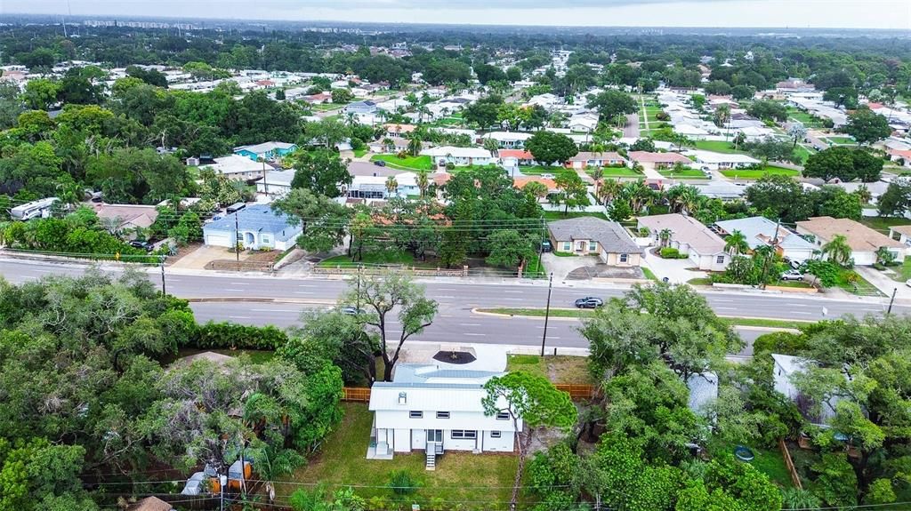 En Venta: $852,000 (4 camas, 3 baños, 2390 Pies cuadrados)