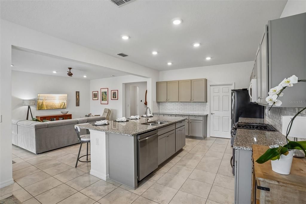 Active With Contract: $370,000 (3 beds, 2 baths, 2217 Square Feet)