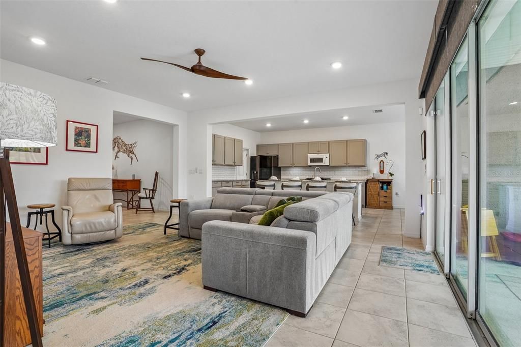 Active With Contract: $370,000 (3 beds, 2 baths, 2217 Square Feet)