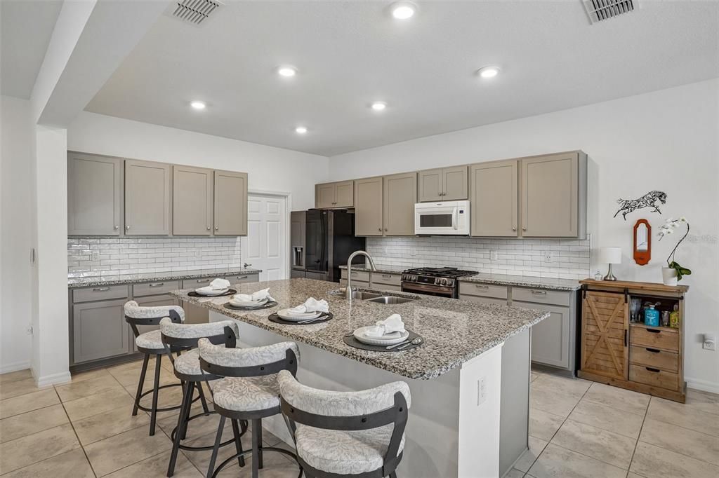 Active With Contract: $370,000 (3 beds, 2 baths, 2217 Square Feet)