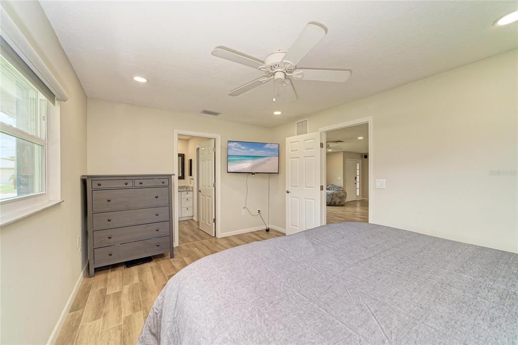 For Sale: $500,000 (3 beds, 2 baths, 2000 Square Feet)