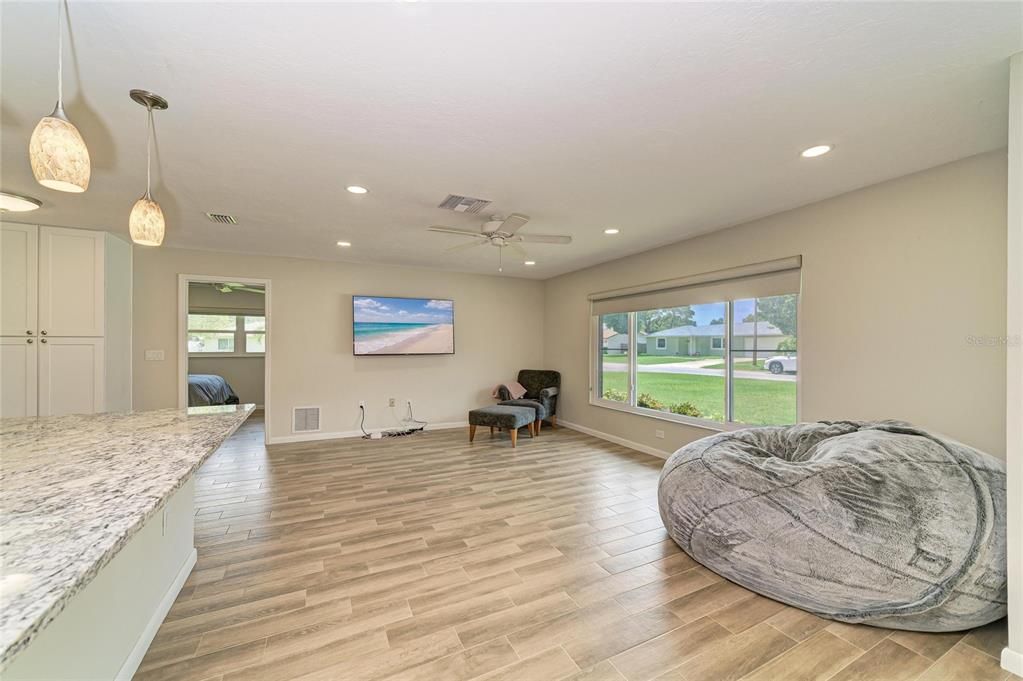 For Sale: $500,000 (3 beds, 2 baths, 2000 Square Feet)