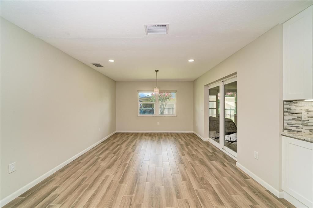 For Sale: $500,000 (3 beds, 2 baths, 2000 Square Feet)