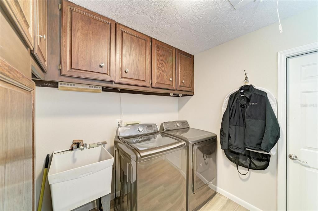 For Sale: $500,000 (3 beds, 2 baths, 2000 Square Feet)