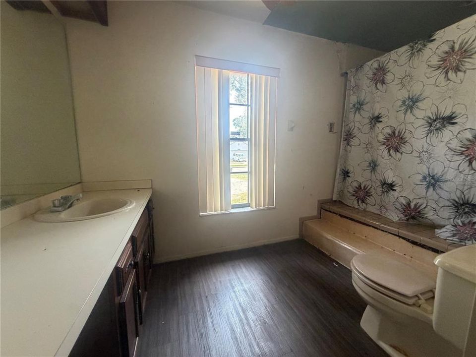 En Venta: $275,000 (4 camas, 2 baños, 1652 Pies cuadrados)