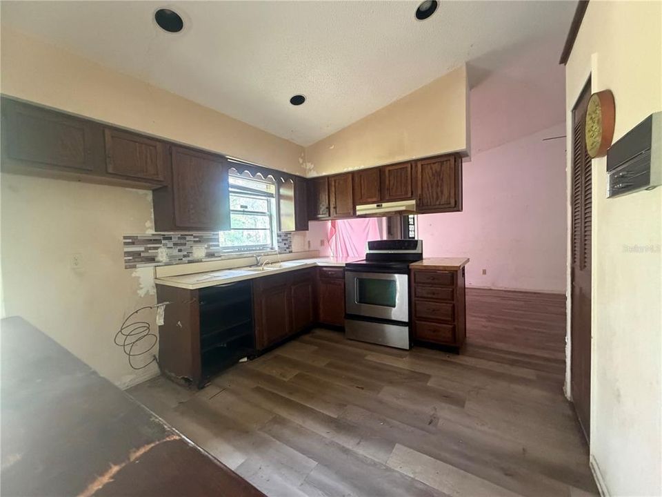 En Venta: $275,000 (4 camas, 2 baños, 1652 Pies cuadrados)