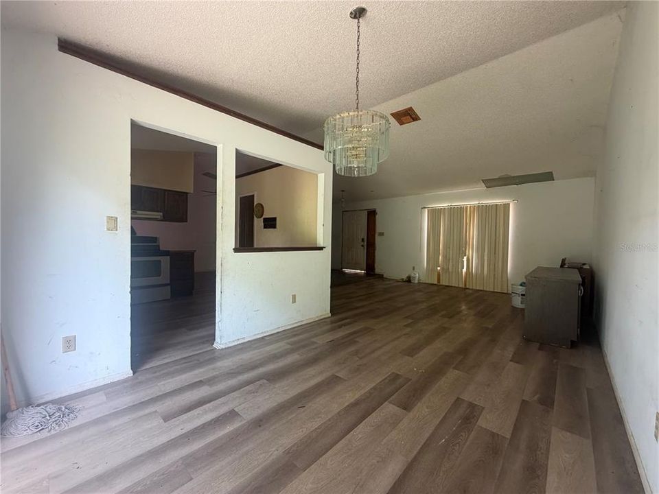 En Venta: $275,000 (4 camas, 2 baños, 1652 Pies cuadrados)