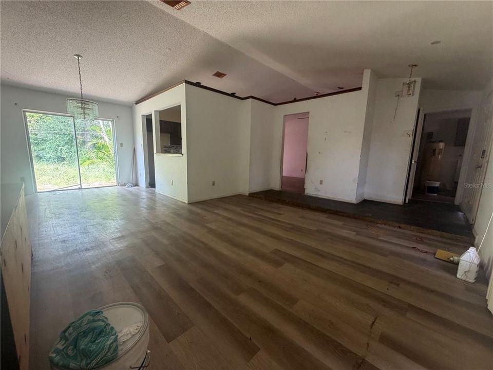 En Venta: $275,000 (4 camas, 2 baños, 1652 Pies cuadrados)