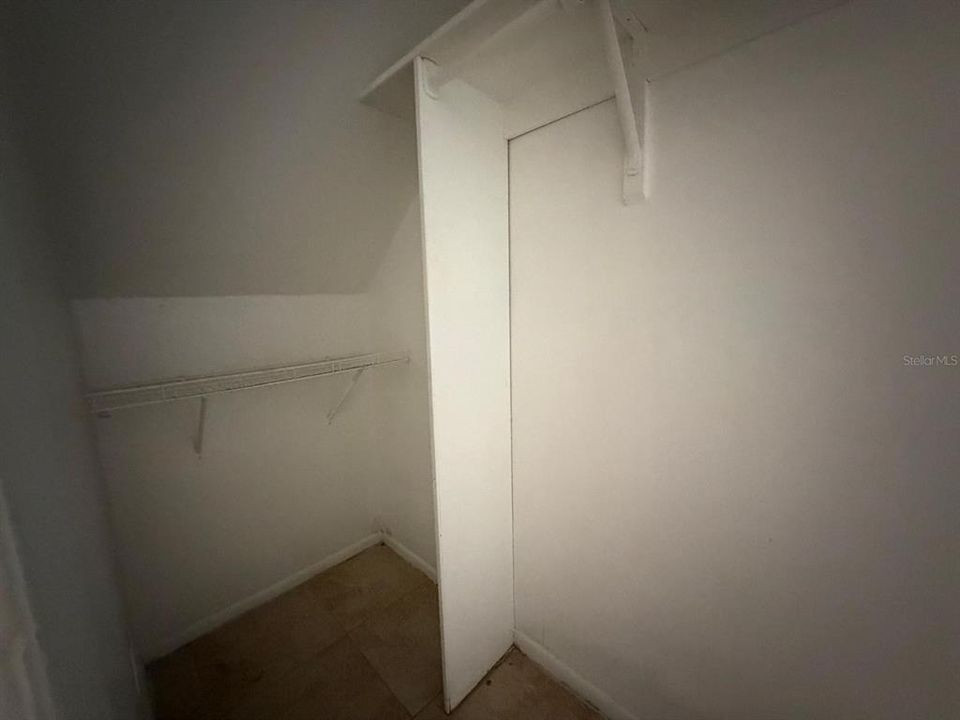 For Rent: $1,750 (2 beds, 1 baths, 1268 Square Feet)