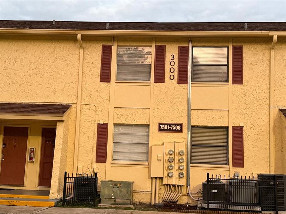For Rent: $1,750 (2 beds, 1 baths, 1268 Square Feet)
