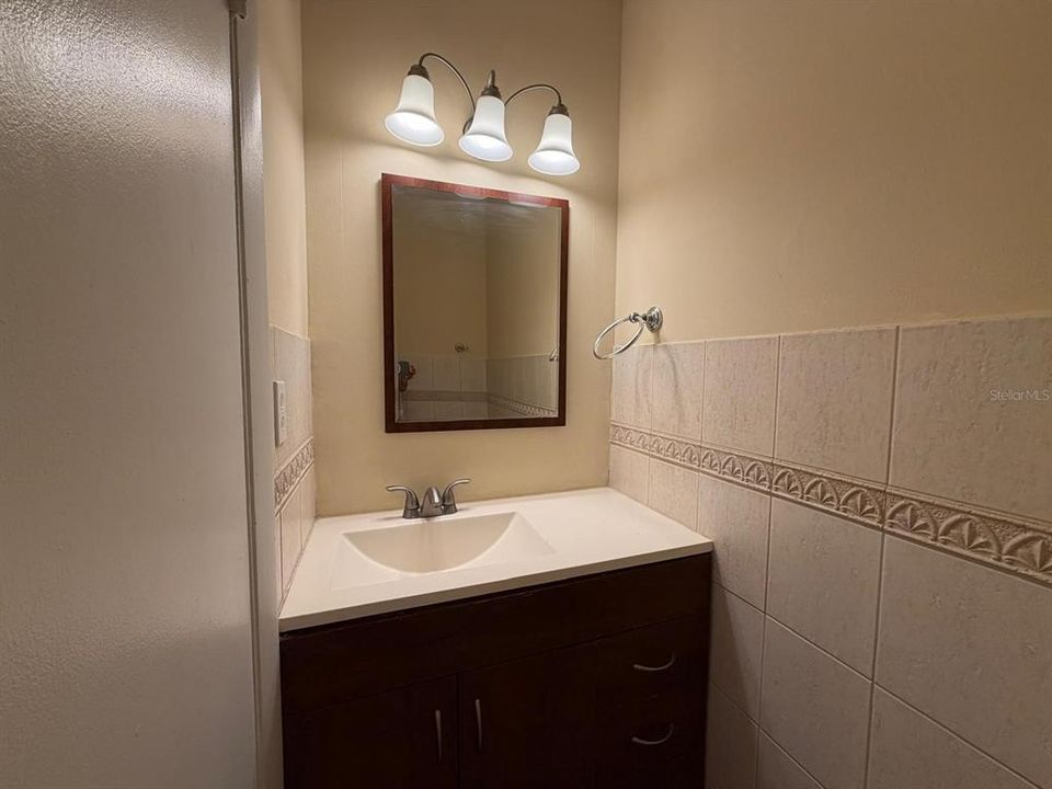 For Rent: $1,750 (2 beds, 1 baths, 1268 Square Feet)