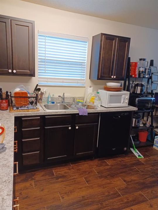 For Rent: $2,200 (3 beds, 1 baths, 1086 Square Feet)