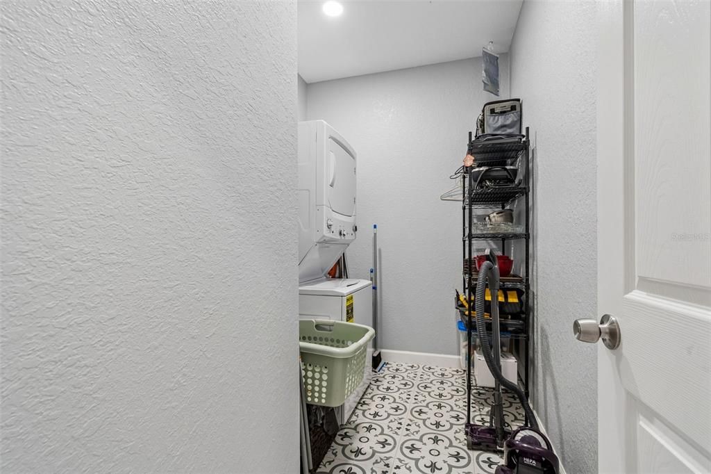 Activo con contrato: $479,900 (3 camas, 2 baños, 1663 Pies cuadrados)