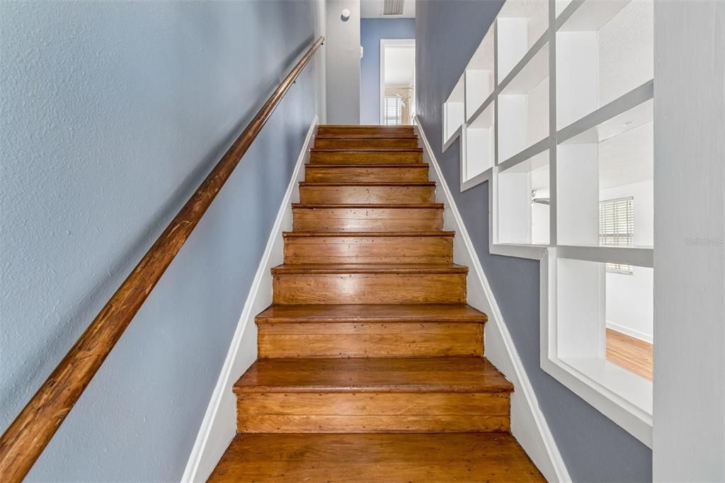 For Rent: $1,850 (2 beds, 1 baths, 1848 Square Feet)