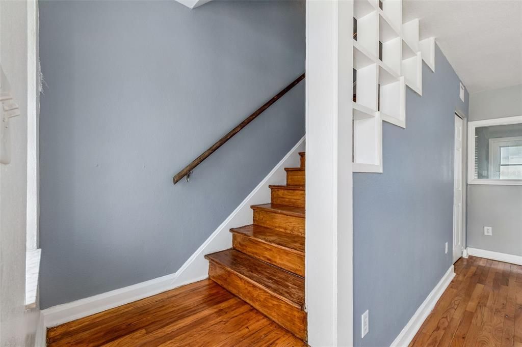 For Rent: $1,850 (2 beds, 1 baths, 1848 Square Feet)