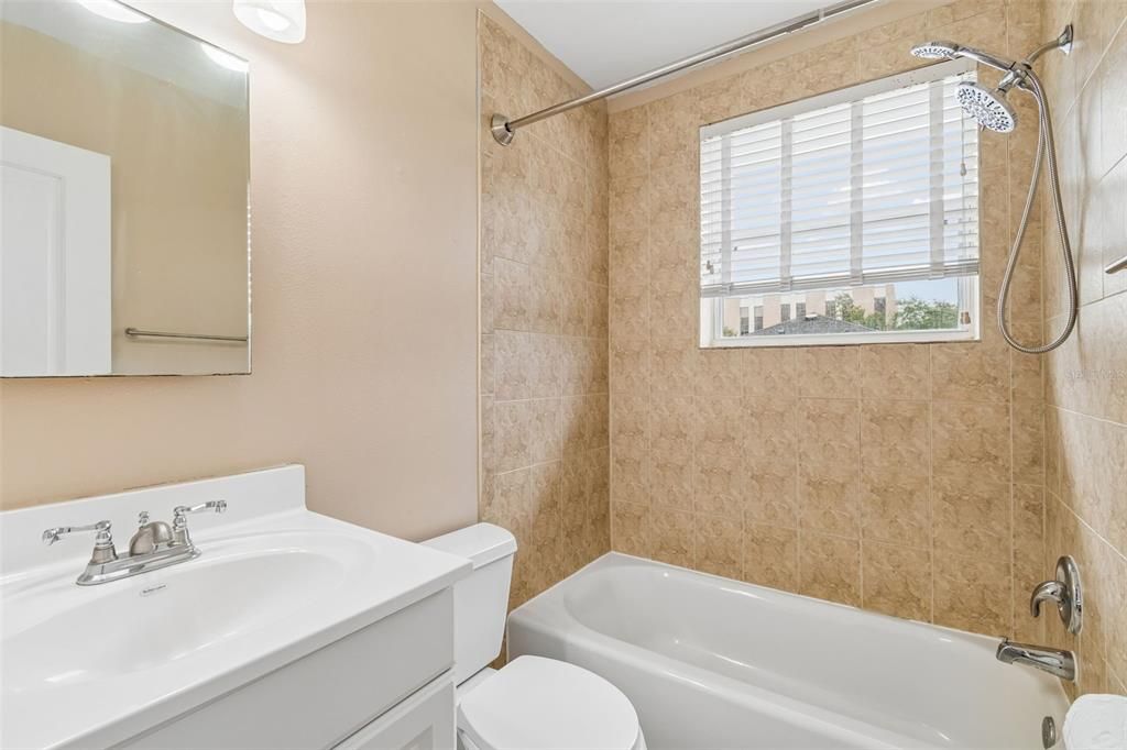 For Rent: $1,850 (2 beds, 1 baths, 1848 Square Feet)
