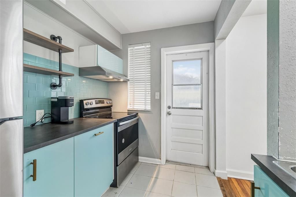 For Rent: $1,850 (2 beds, 1 baths, 1848 Square Feet)