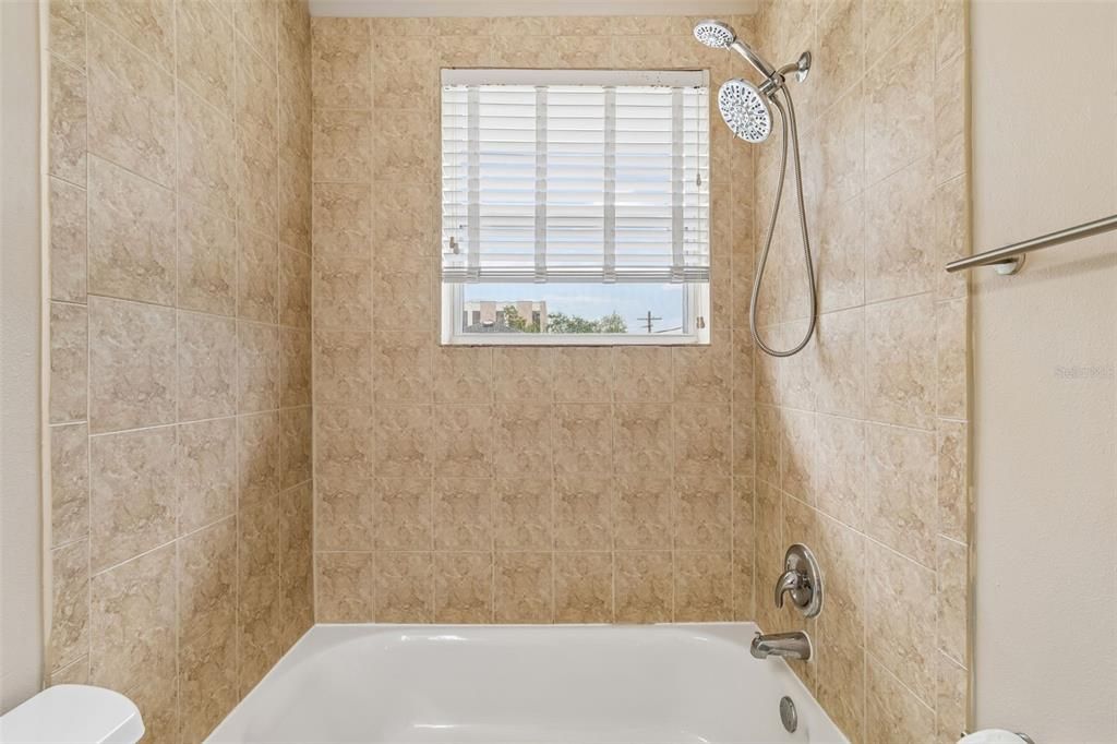 For Rent: $1,850 (2 beds, 1 baths, 1848 Square Feet)