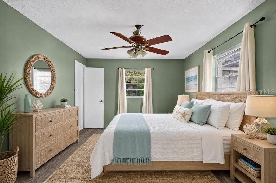 For Sale: $225,000 (3 beds, 2 baths, 1210 Square Feet)