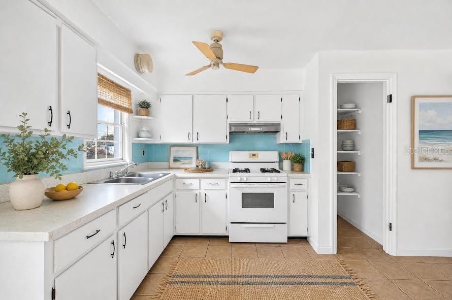 For Sale: $225,000 (3 beds, 2 baths, 1210 Square Feet)