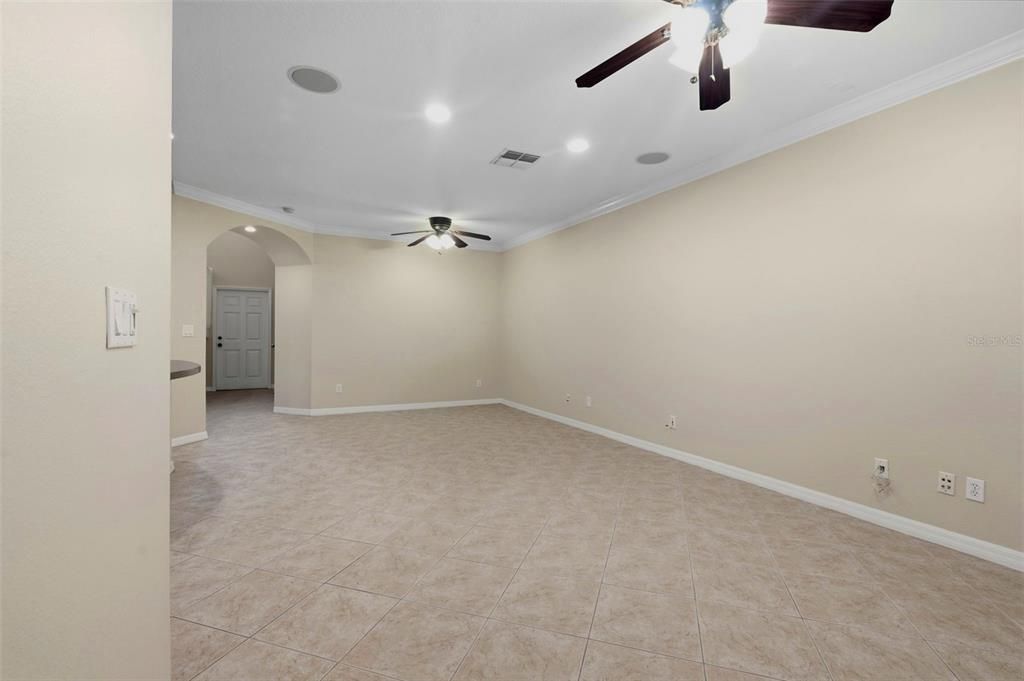 For Sale: $234,900 (2 beds, 2 baths, 1291 Square Feet)