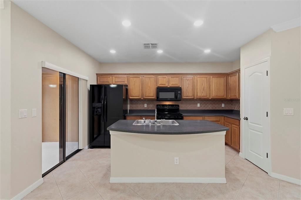 For Sale: $234,900 (2 beds, 2 baths, 1291 Square Feet)