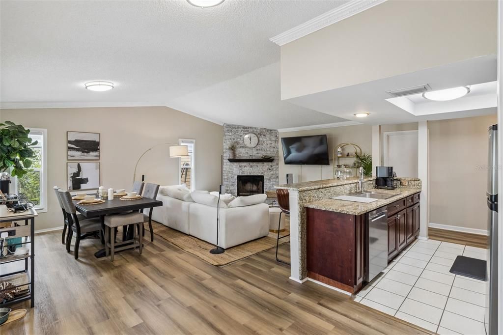 Activo con contrato: $390,000 (2 camas, 2 baños, 1115 Pies cuadrados)