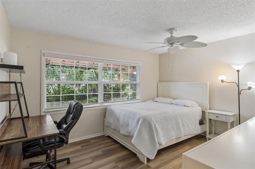 Activo con contrato: $390,000 (2 camas, 2 baños, 1115 Pies cuadrados)