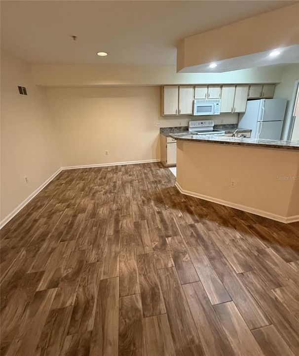 For Rent: $1,750 (2 beds, 2 baths, 1013 Square Feet)
