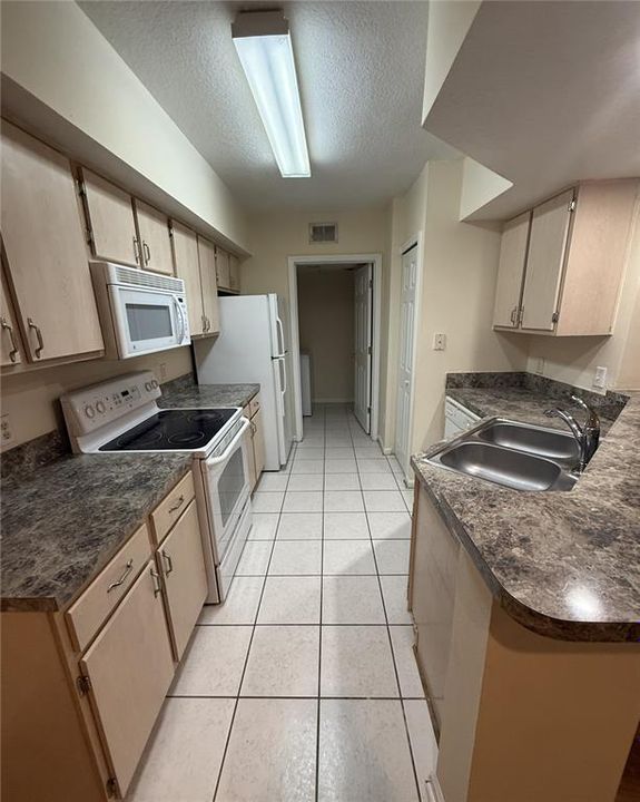 For Rent: $1,750 (2 beds, 2 baths, 1013 Square Feet)