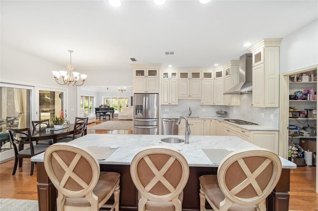 For Sale: $979,900 (4 beds, 4 baths, 3552 Square Feet)