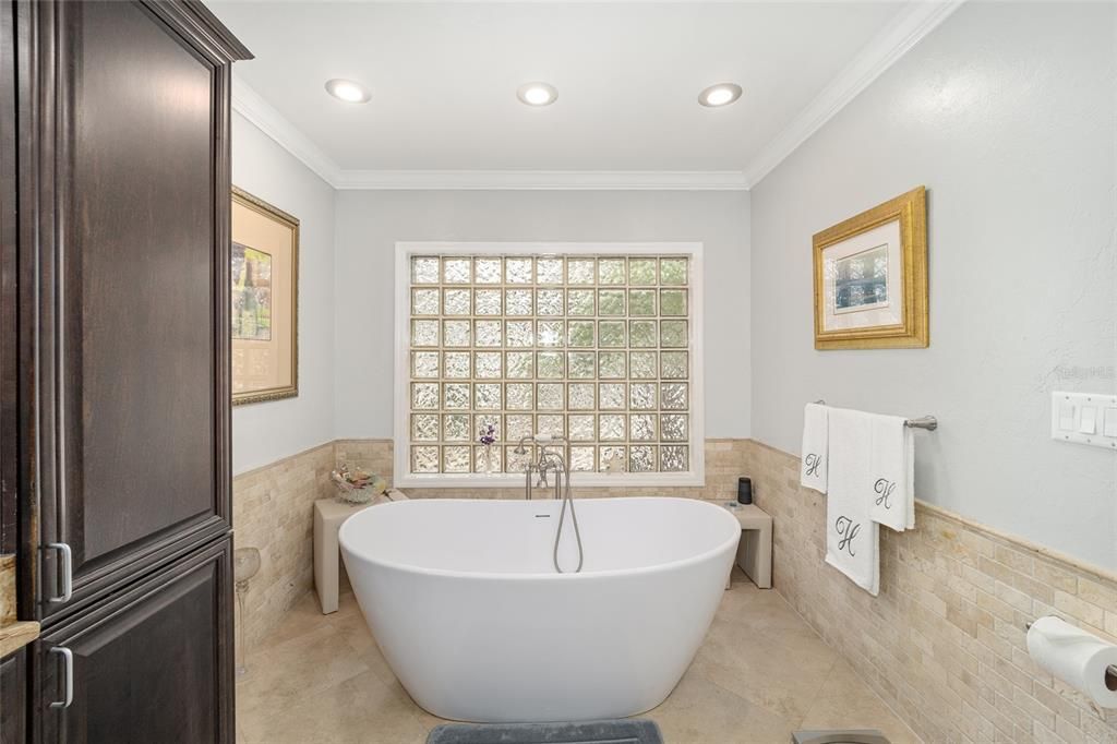 For Sale: $979,900 (4 beds, 4 baths, 3552 Square Feet)