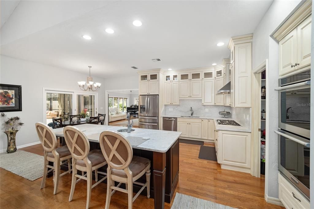 For Sale: $979,900 (4 beds, 4 baths, 3552 Square Feet)