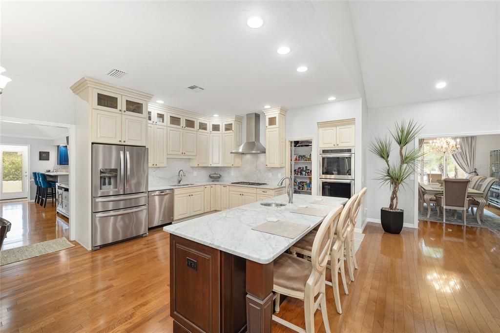 For Sale: $979,900 (4 beds, 4 baths, 3552 Square Feet)